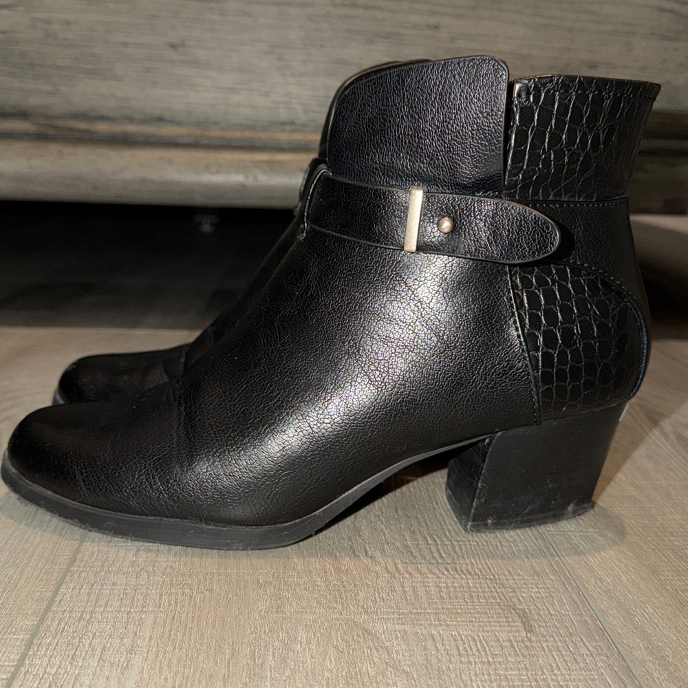Bear Traps Black Leather Zip Up Ankle Boot-Women 8.5